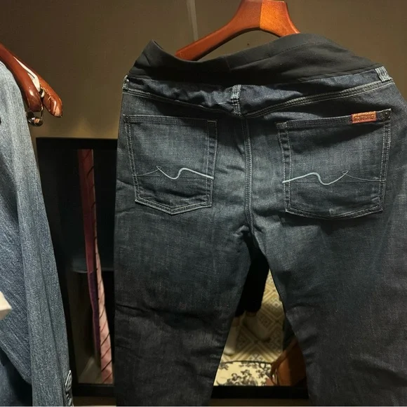 Maternity - 7 For All Mankind  - A Pea in the Pod - The Over the Bump. - Picture 8 of 9